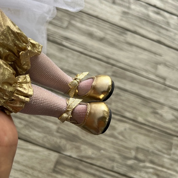 New without tags or box signed and numbered doll - Picture 3 of 6